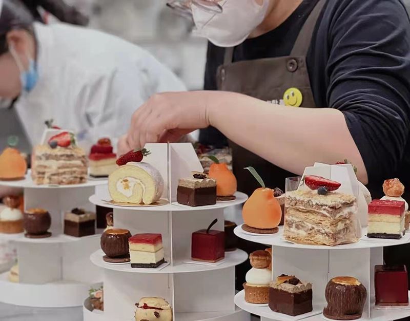 Title 1: High-grade French Mousse Three-layer Dessert Display Packing Box, Afternoon Tea Dessert Table Cake Pastry Box