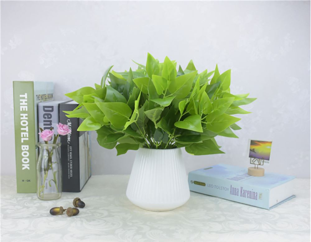 Glossy Foliage Bunches